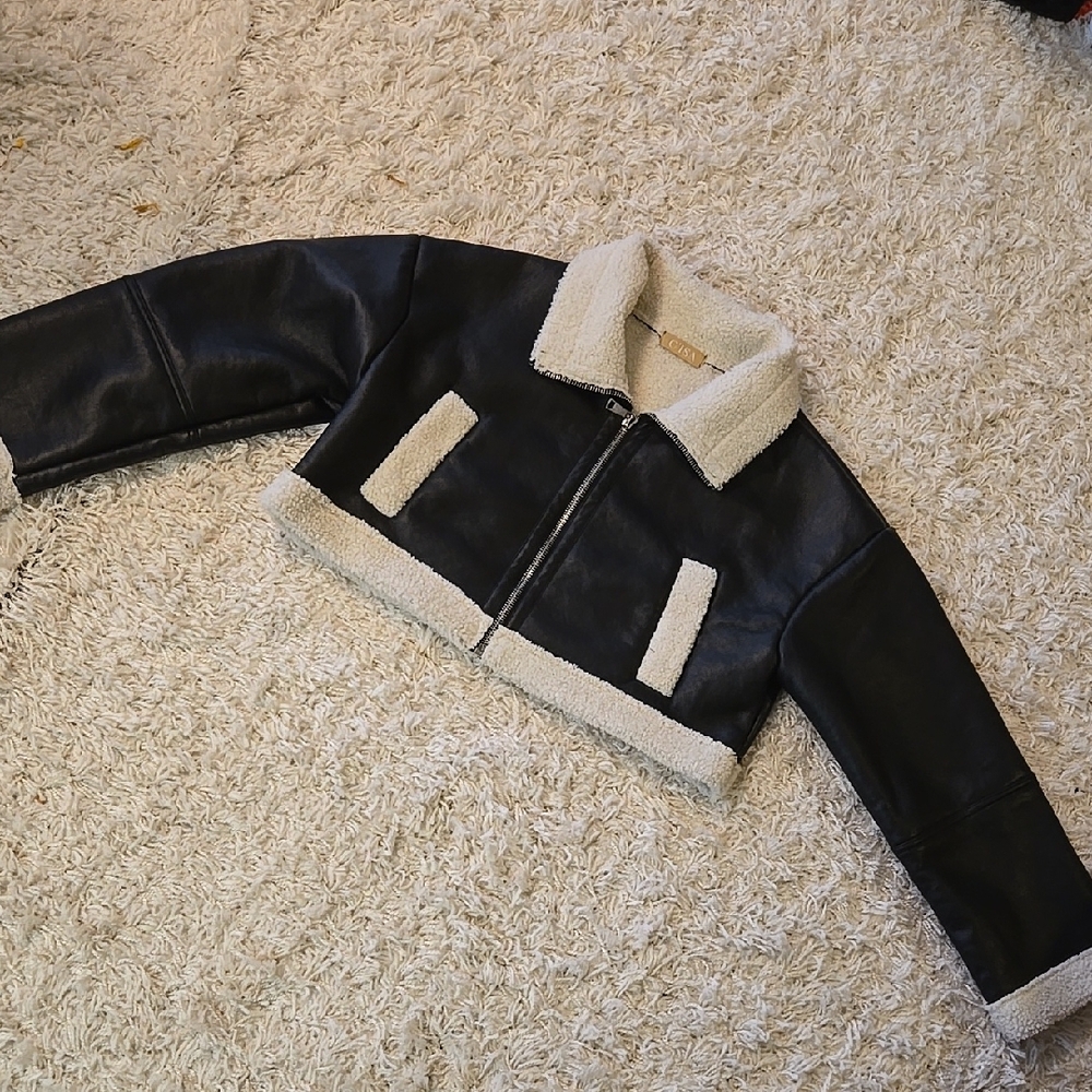 Womens Large Cropped Black and Cream Jacket